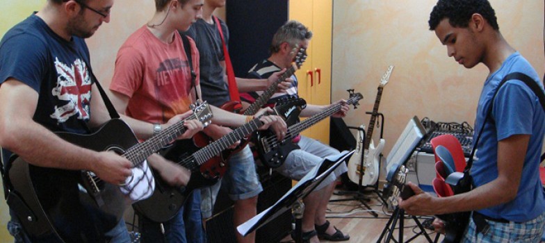 clases de guitarra en escuela de música de Zaragoza